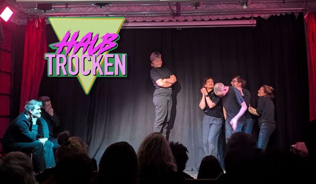Logo von HALBTROCKEN ﻿Improvisationstheater.